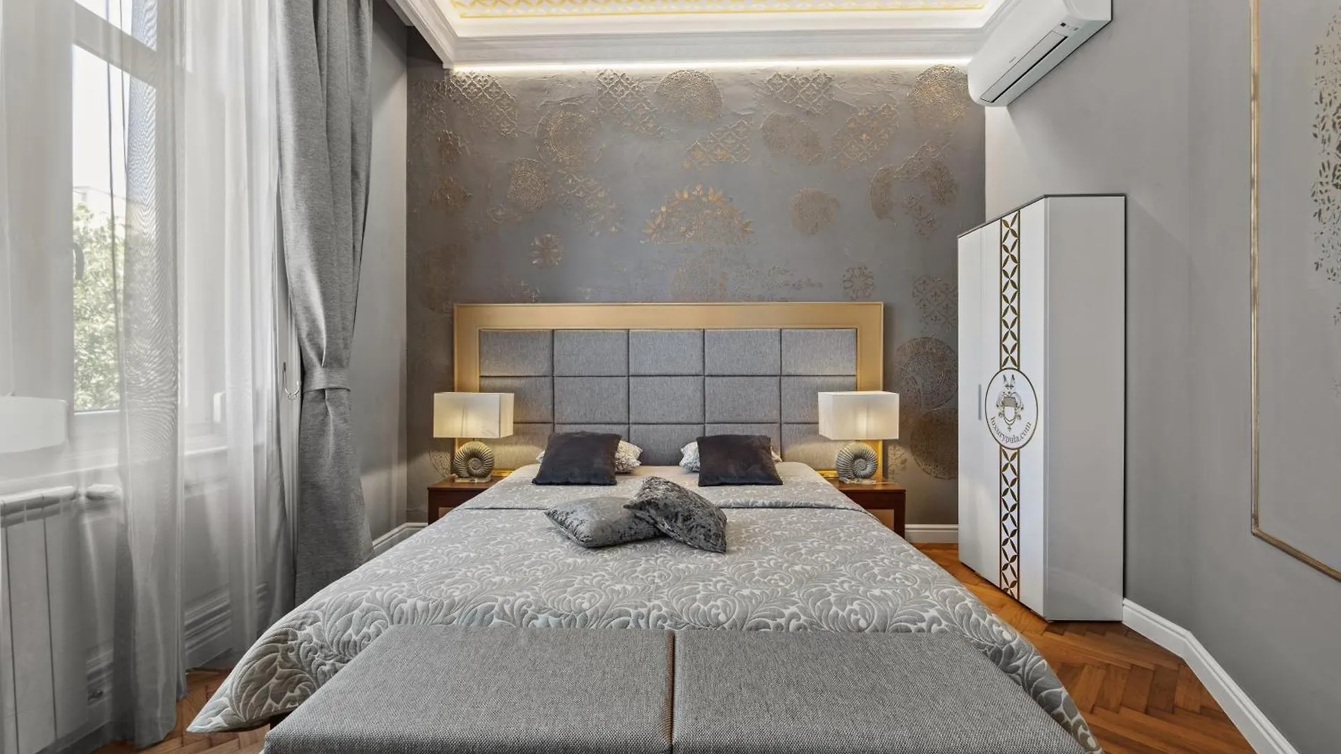 Villa Muenz Luxurious Residence بولا