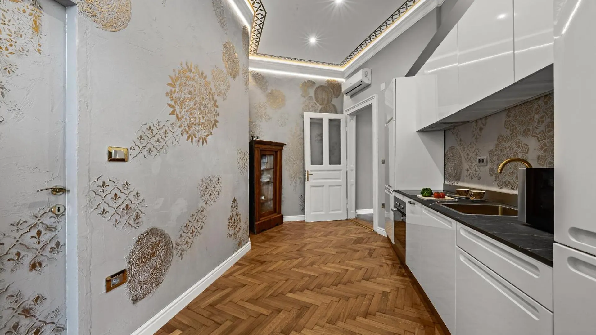 Villa Muenz Luxurious Residence بولا 0*,